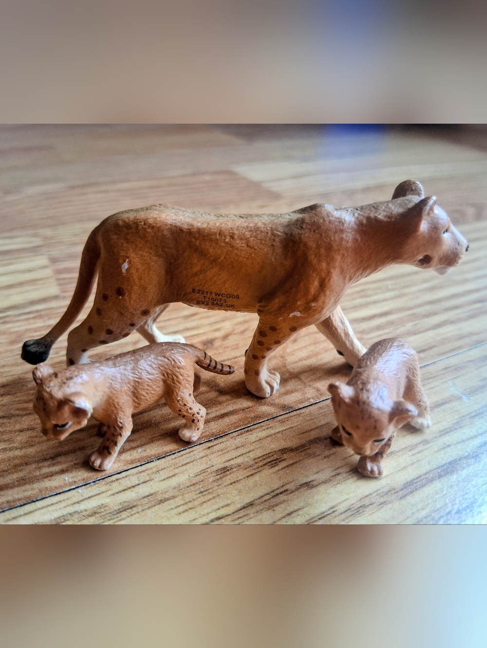 Set Of 3 Lion Family, Mom And 2  babies, They are So Cute, Tomy